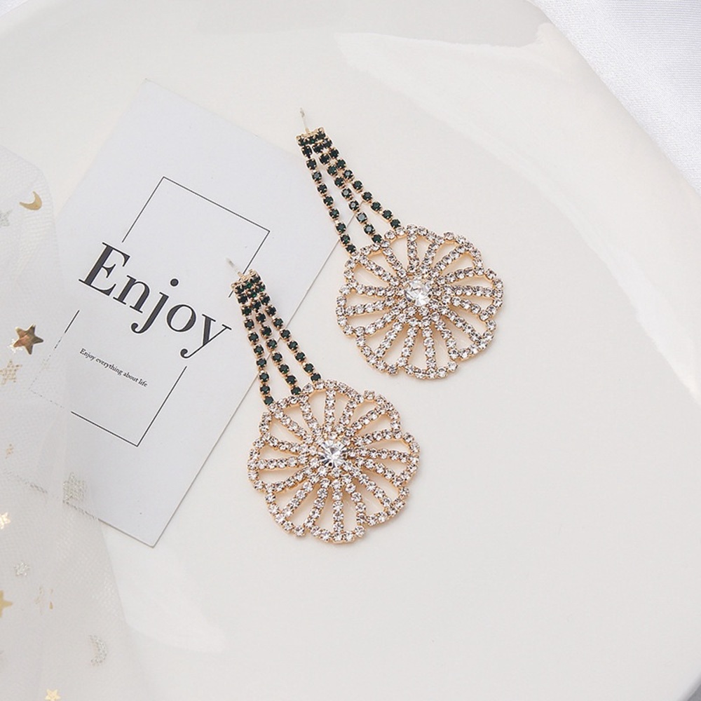 Large Daisy Flower Dangle Statement Earrings NWT